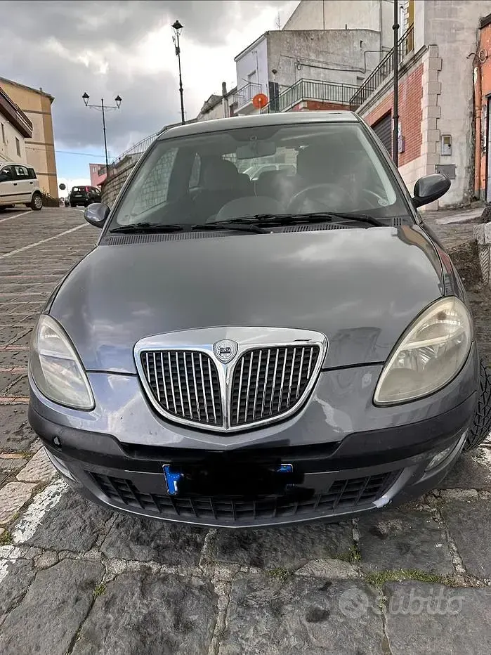 Usata Lancia Ypsilon 69 CV (50 kW) 2004 Grigio Utilitaria