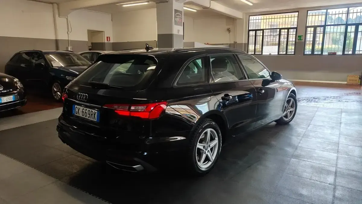 Usata Audi A4 135 CV (99 kW) 2022 Nero Station wagon