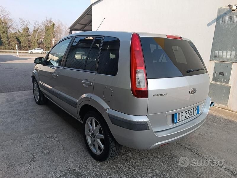 Usata Ford Fusion 2007 Grigio Utilitaria