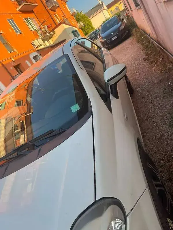 Usata Fiat Punto Evo S 75 CV (55 kW) 2011 Bianco Utilitaria