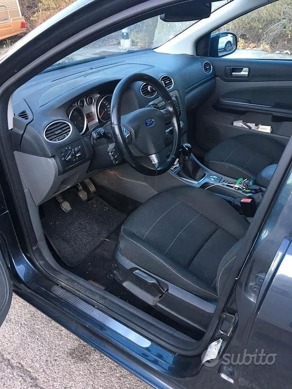 Usata Ford Focus 109 CV (80 kW) 2010 Grigio Station wagon