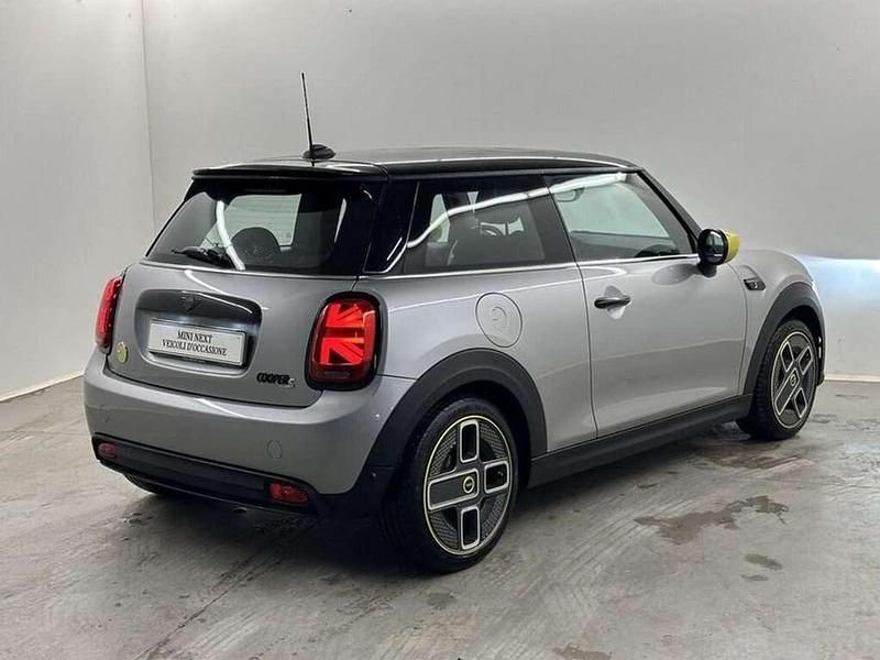 Usata Mini Cooper SE 135 kW (184 CV) 2023 Melting silver iii Utilitaria