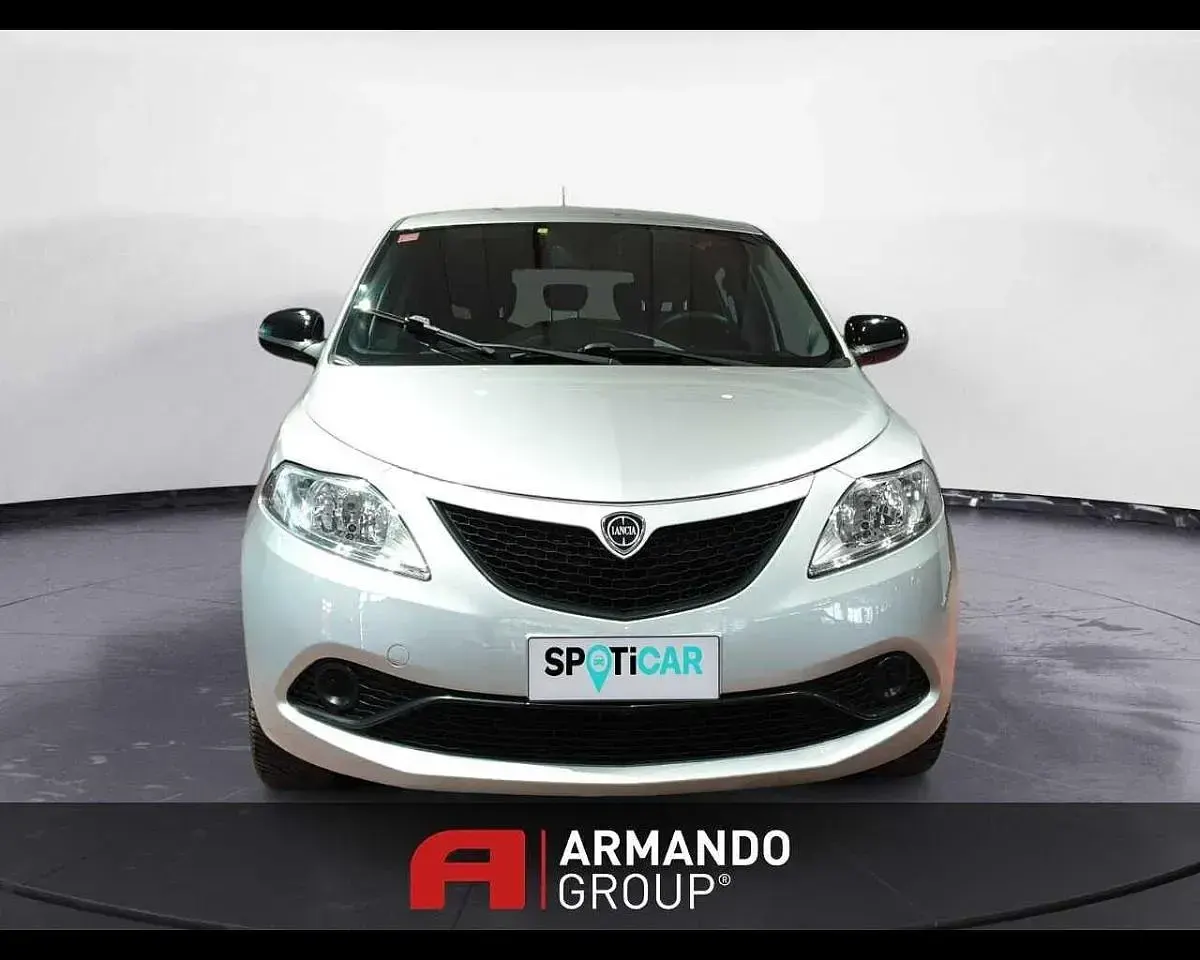 Usata Lancia Ypsilon Gold 69 CV (50 kW) 2019 Grigio Utilitaria
