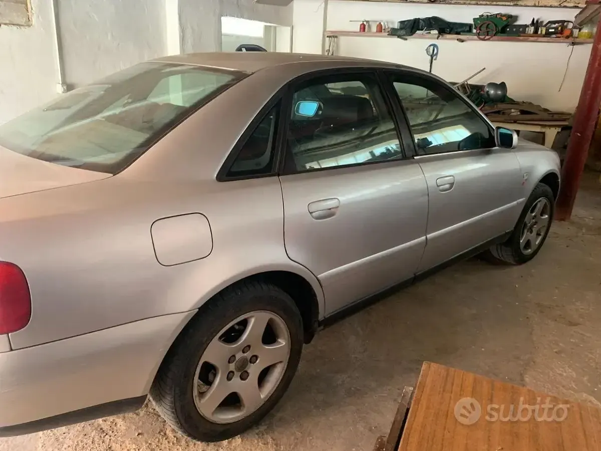 Usata Audi A4 2000 Grigio Berlina
