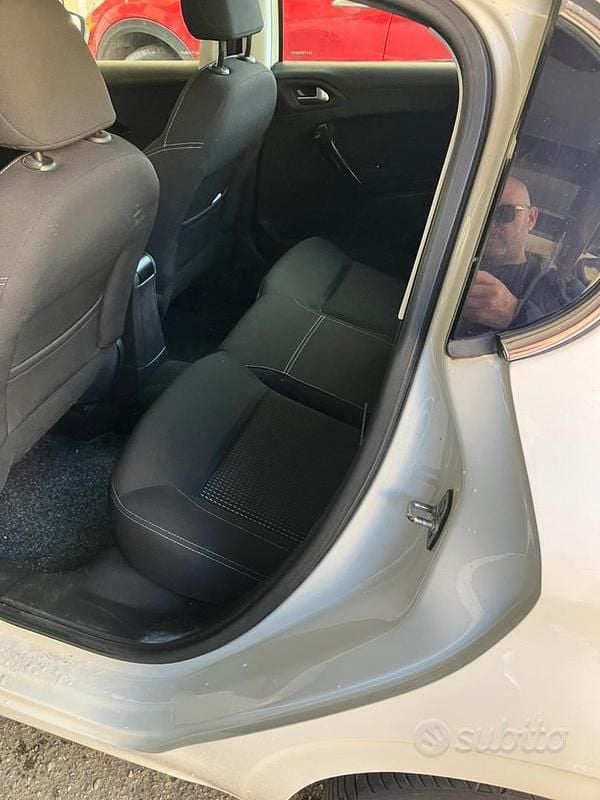 Usata Peugeot 208 Allure 100 CV (73 kW) 2016 Bianco Utilitaria