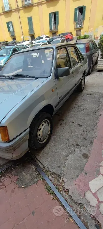 Usata Opel Corsa 45 CV (33 kW) 1985 Verde Berlina