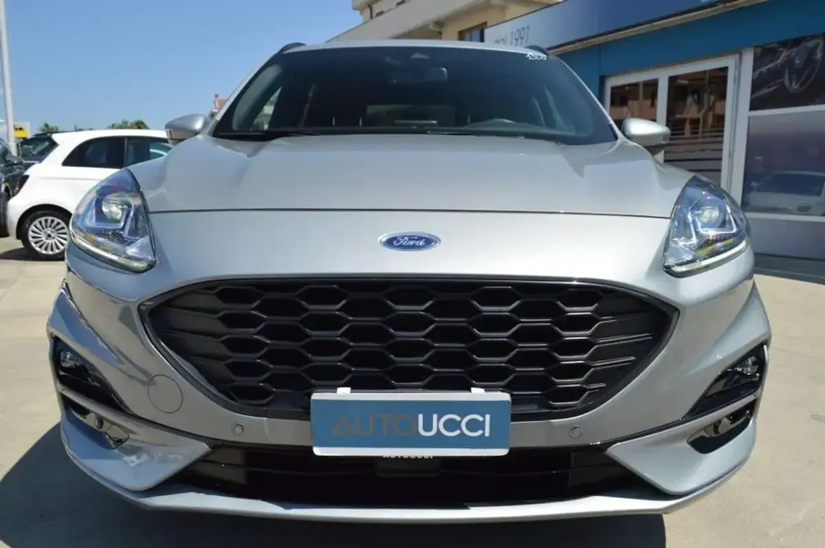 Usata Ford Kuga ST-Line 150 CV (110 kW) 2023 Solar silver SUV