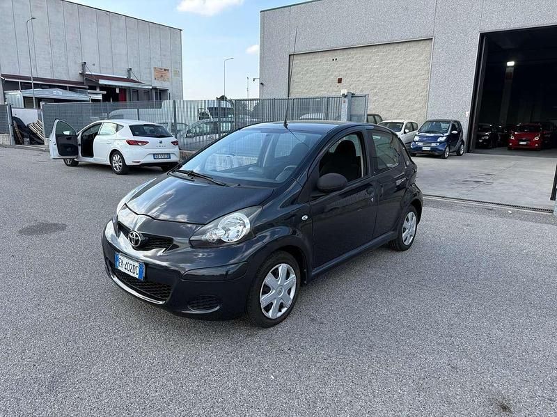 Usata Toyota Aygo Connect Style 68 CV (50 kW) 2011 Nero Utilitaria