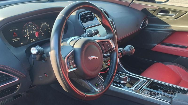 Usata Jaguar XE 300 CV (220 kW) 2018 Grigio Berlina