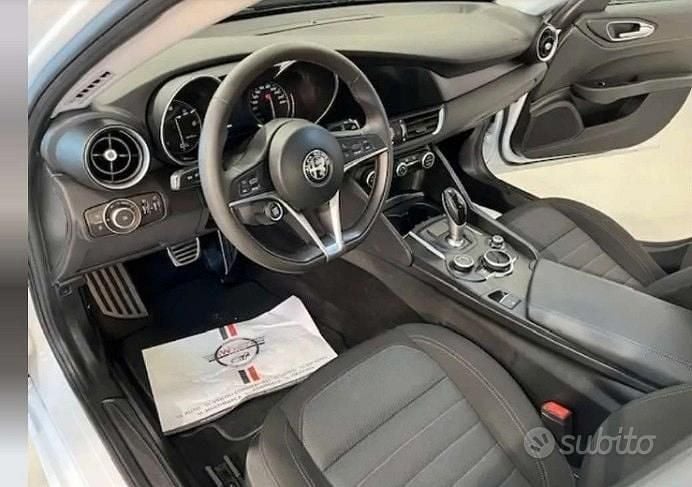 Usata Alfa Romeo Giulia Super 150 CV (110 kW) 2018 Bianco Berlina