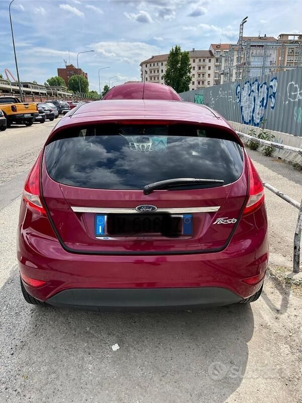 Usata Ford Fiesta Titanium 96 CV (70 kW) 2009 Rosso Utilitaria