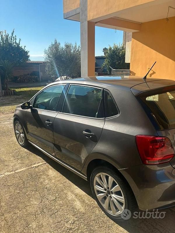 Usata VW Polo Comfortline 90 CV (66 kW) 2010 Grigio Berlina