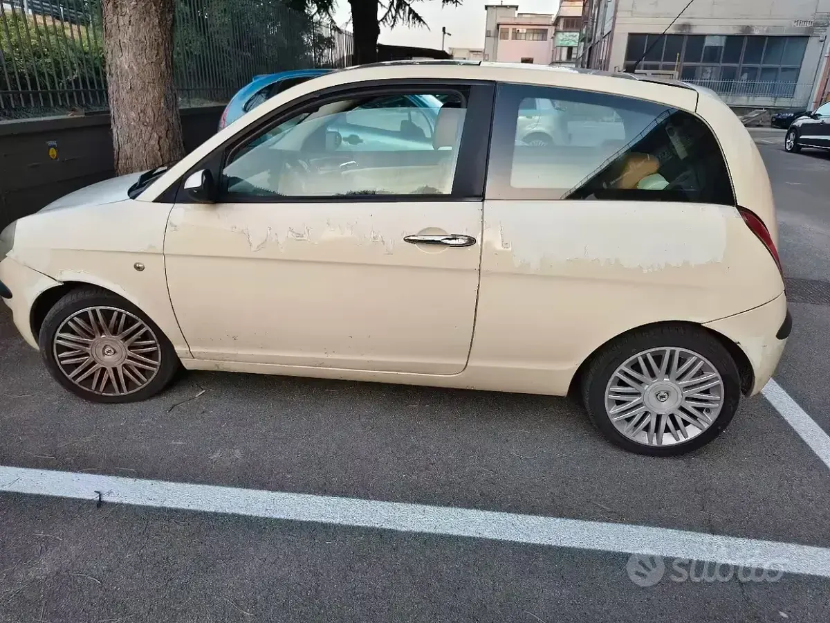 Usata Lancia Ypsilon 80 CV (58 kW) 2004 Marrone Utilitaria