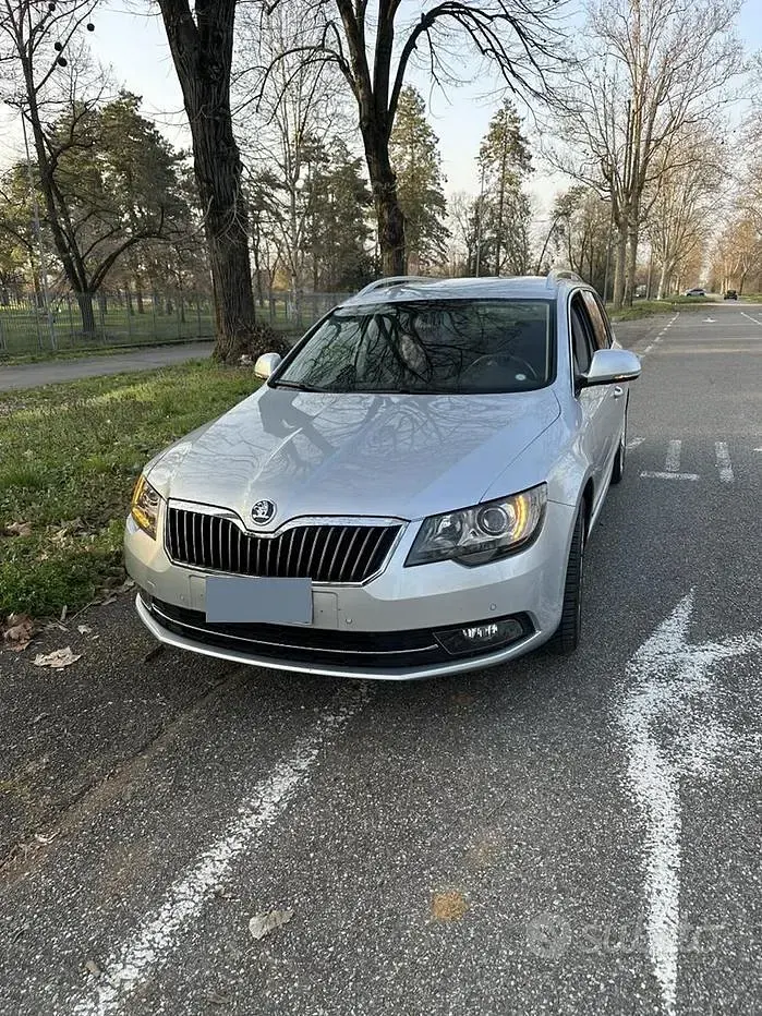 Usata Skoda Superb 170 CV (125 kW) 2014 Grigio Station wagon
