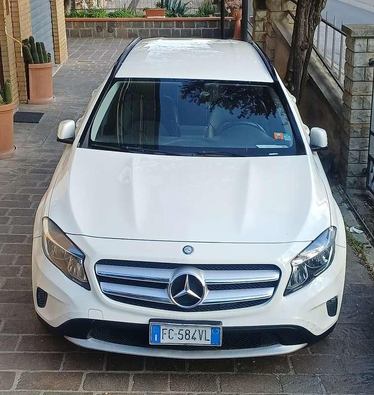 Usata Mercedes GLA180 Business 109 CV (80 kW) 2016 Bianco SUV