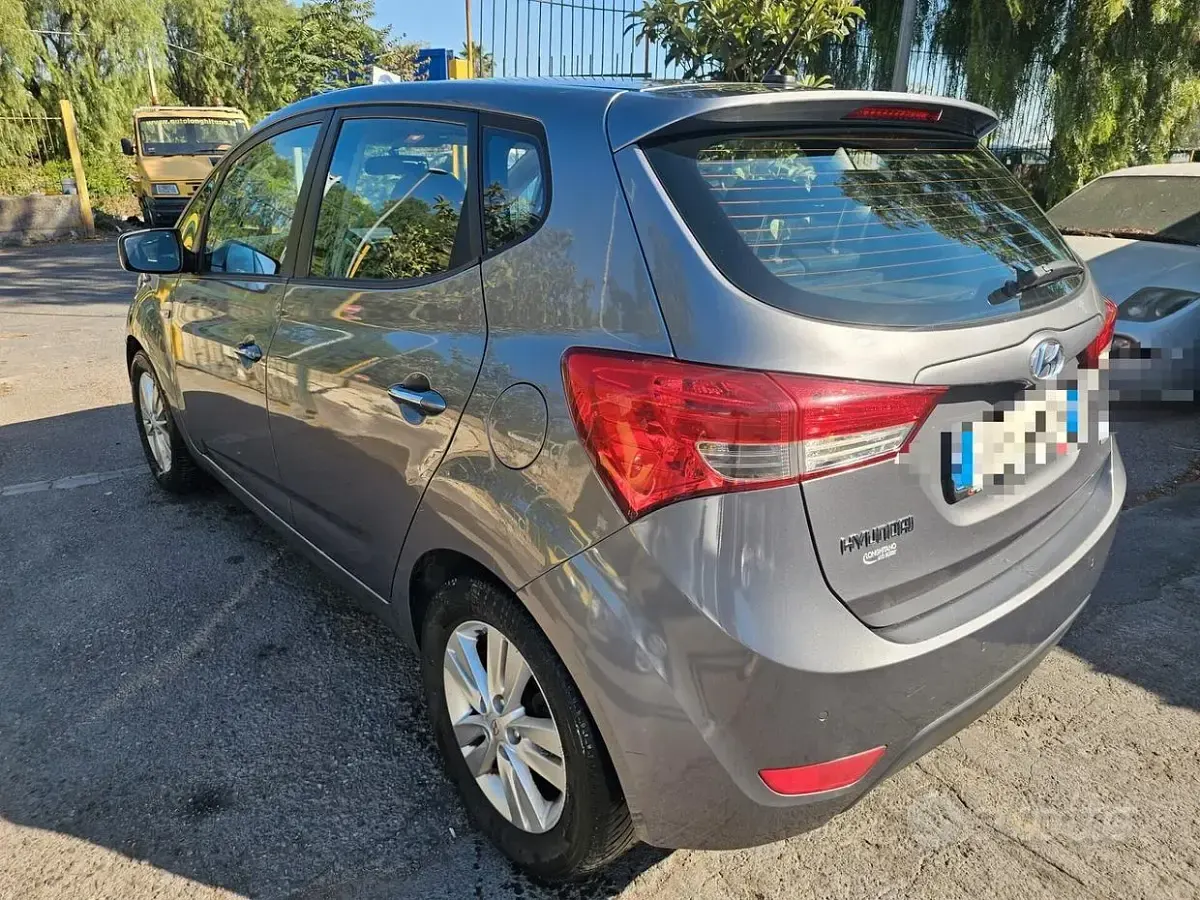 Usata Hyundai ix20 Classic 90 CV (66 kW) 2015 Grigio Utilitaria