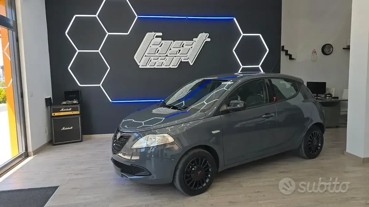 Usata Lancia Ypsilon 69 CV (50 kW) 2014 Grigio Utilitaria
