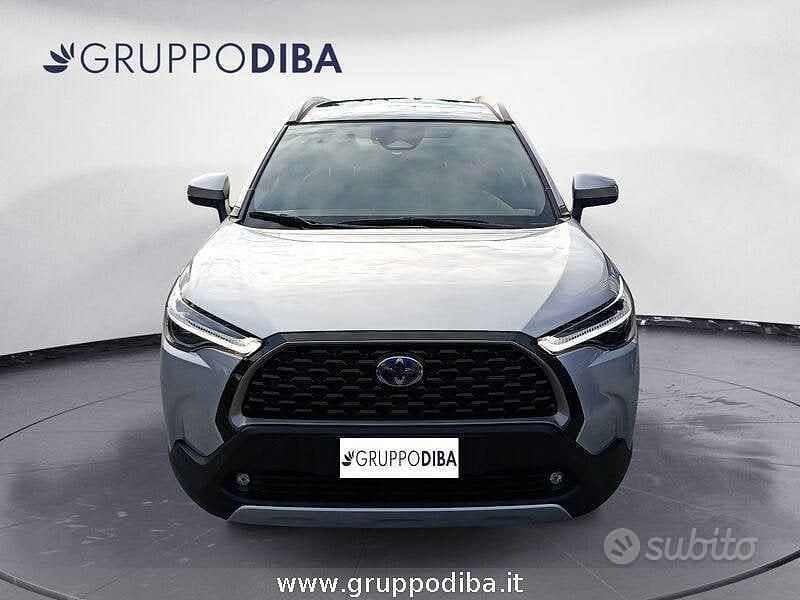 Usata Toyota Corolla Cross Lounge 140 CV (102 kW) 2023 Grigio SUV