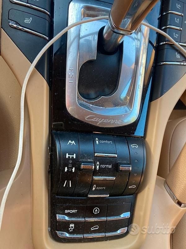 Usata Porsche Cayenne 239 CV (175 kW) 2010 Nero SUV