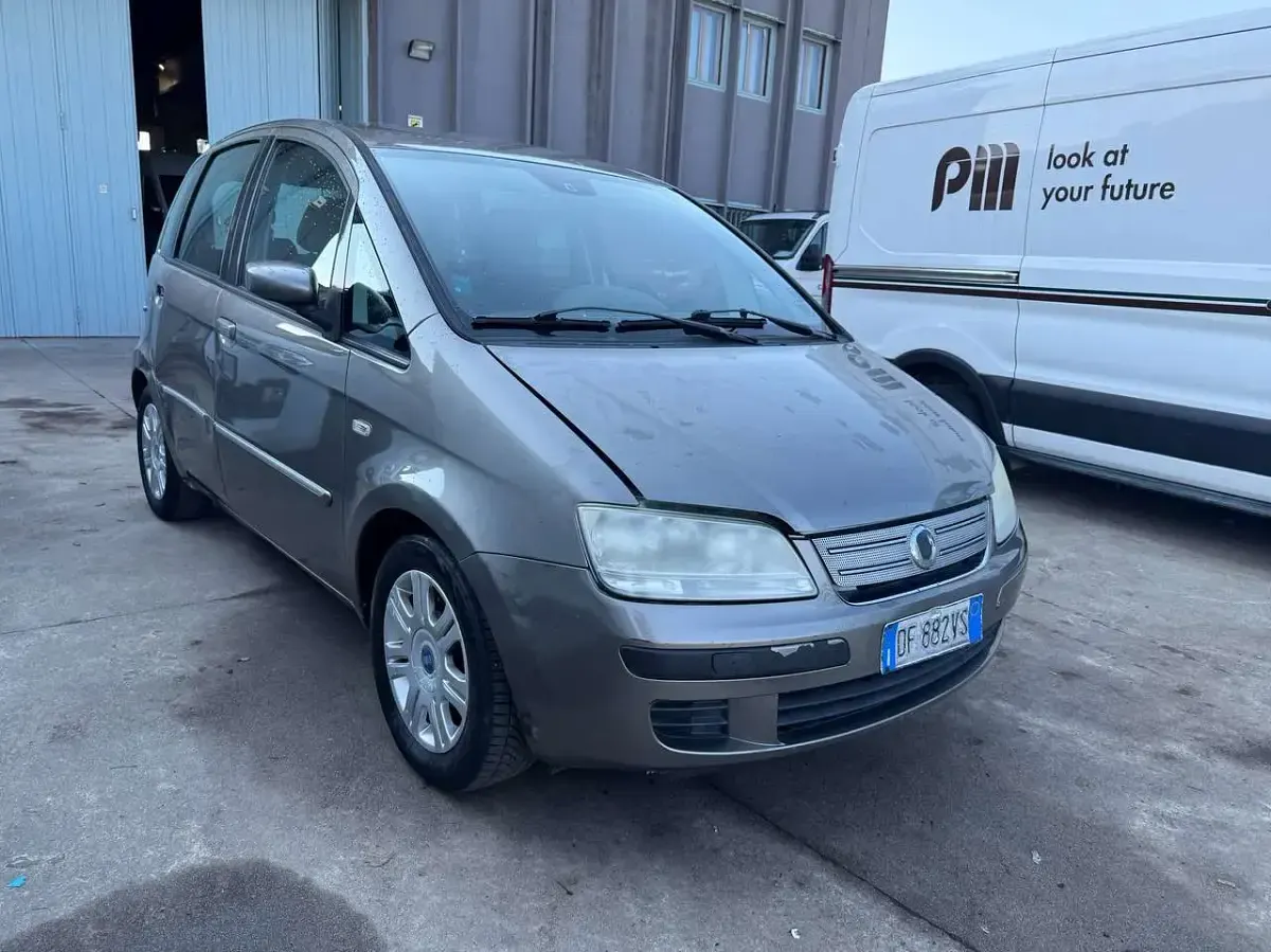 Usata Fiat Idea 77 CV (56 kW) 2006 Grigio Monovolume