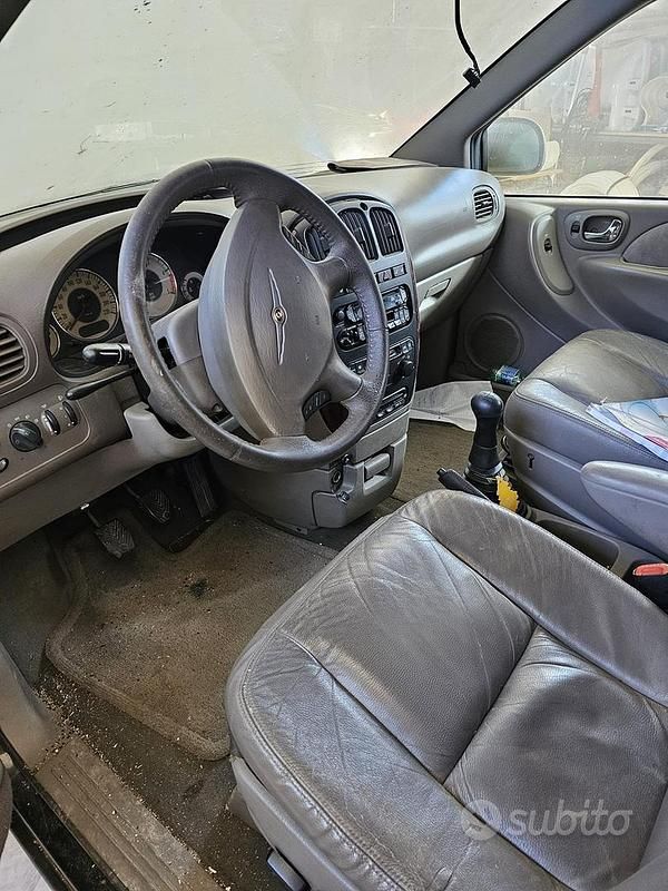 Usata Chrysler Grand Voyager 163 CV (119 kW) 2008 Nero Monovolume