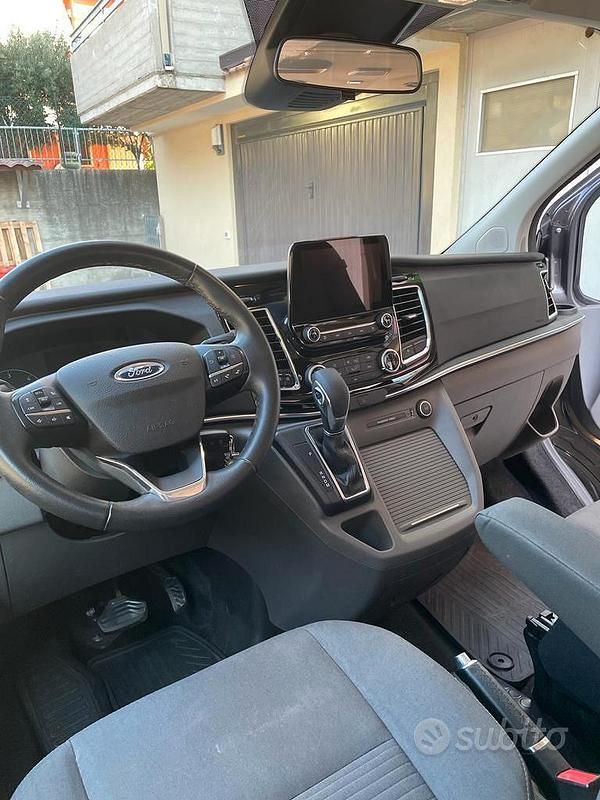 Usata Ford Tourneo 131 CV (96 kW) 2021 Grigio Monovolume
