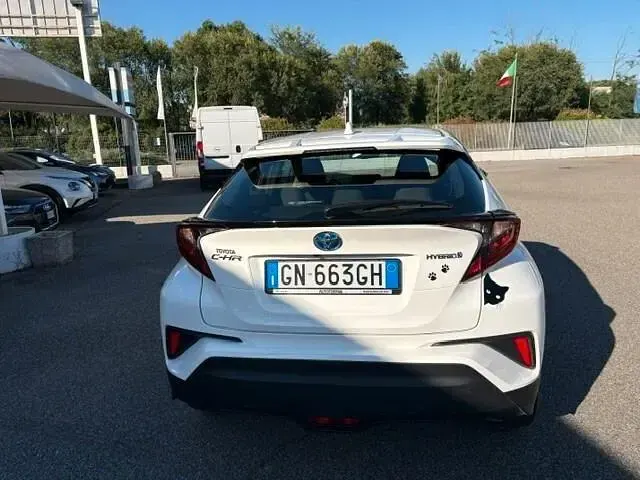 Usata Toyota C-HR Active 97 CV (71 kW) 2023 Bianco SUV
