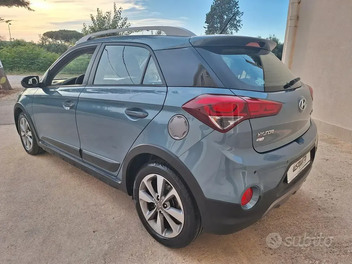 Usata Hyundai i20 Active Cross 90 CV (66 kW) 2016 Bluazzurro Berlina