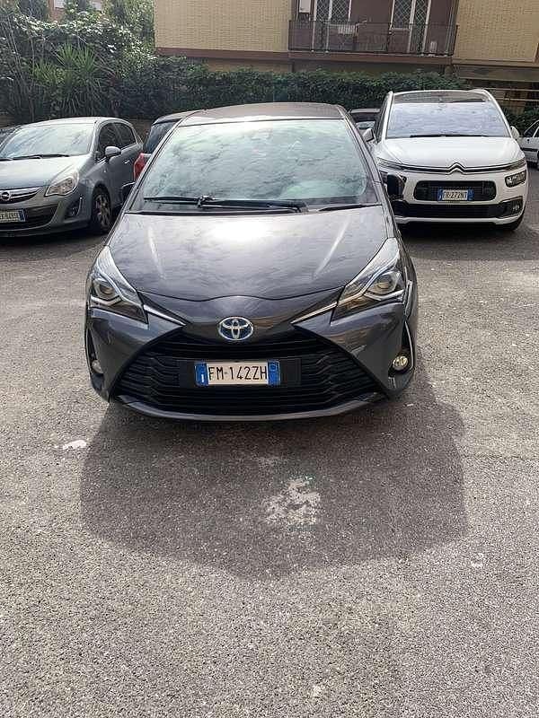 Usata 2018 Toyota Yaris Hybrid Business Edition Tre volumi | 11.500 € (Buon prezzo) - Immagine 1/4