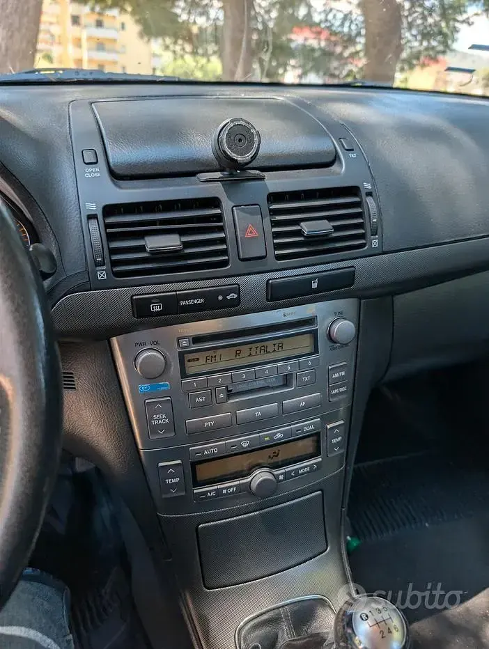 Usata Toyota Avensis 177 CV (130 kW) 2006 Grigio Station wagon
