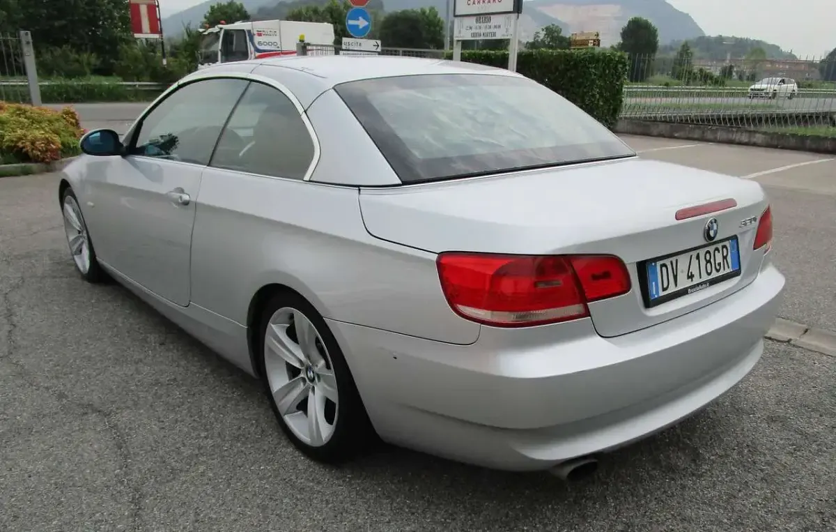 Usata BMW 320 Cabriolet 170 CV (125 kW) 2009 Argento Cabrio