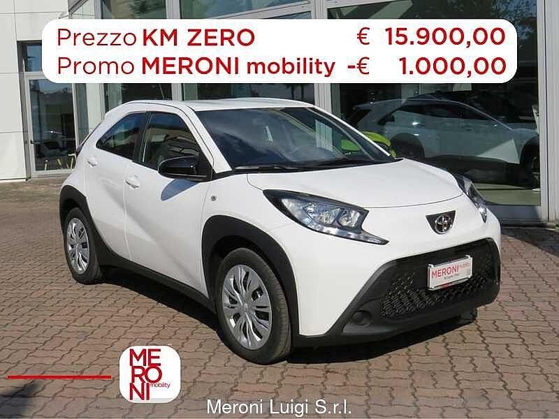 Bianco Nuova 2025 Toyota Aygo Active Due volumi | 14.900 € - Immagine 1/4