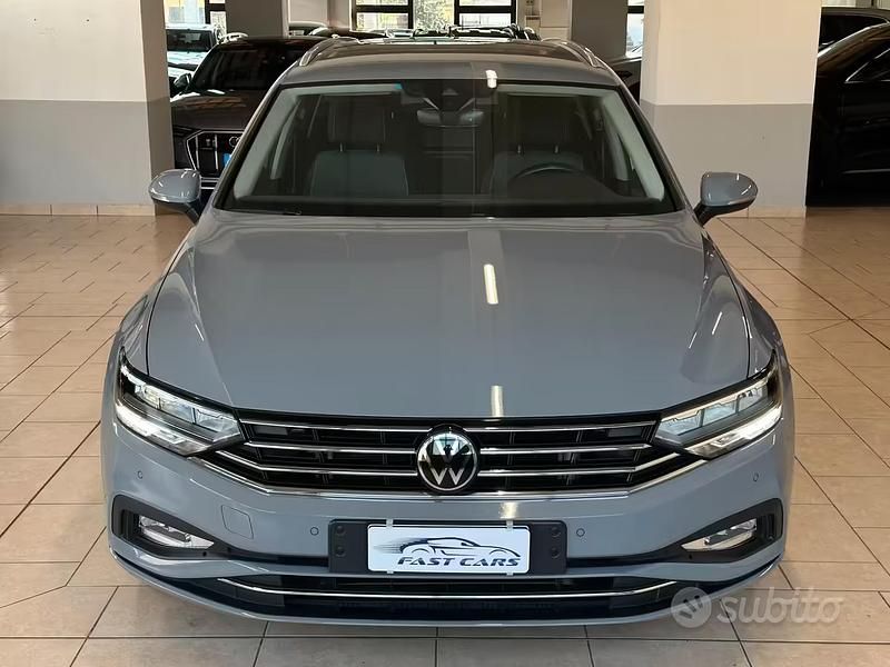 Usata VW Passat Business 150 CV (110 kW) 2022 Grigio Station wagon