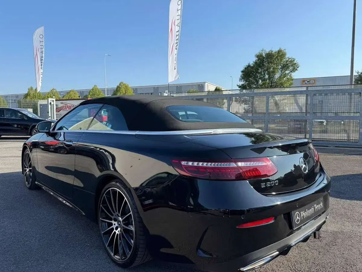 Usata Mercedes E200 AMG line 197 CV (144 kW) 2023 Other Cabrio