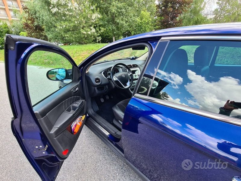 Usata Lancia Delta 150 CV (110 kW) 2009 Blu Utilitaria