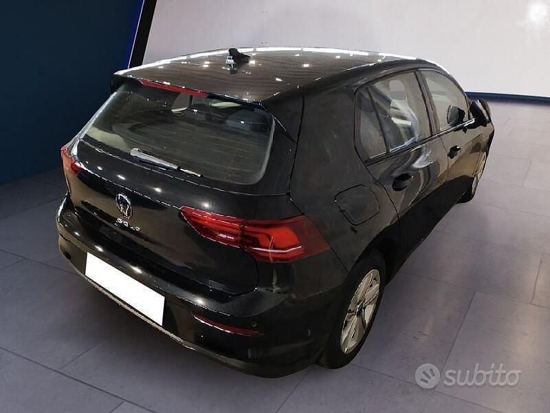 Usata VW Golf VIII Life 116 CV (85 kW) 2025 Nero Berlina