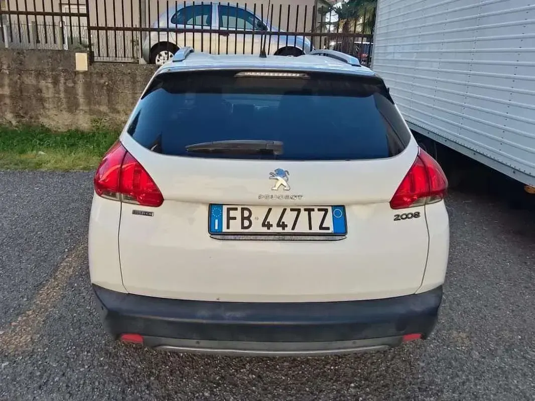 Usata Peugeot 2008 Active 99 CV (72 kW) 2015 Bianco SUV