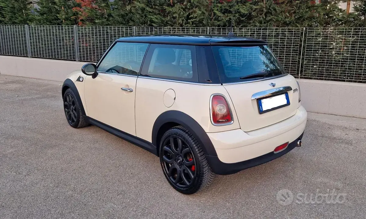Usata Mini Cooper D 109 CV (80 kW) 2008 Bianco Utilitaria