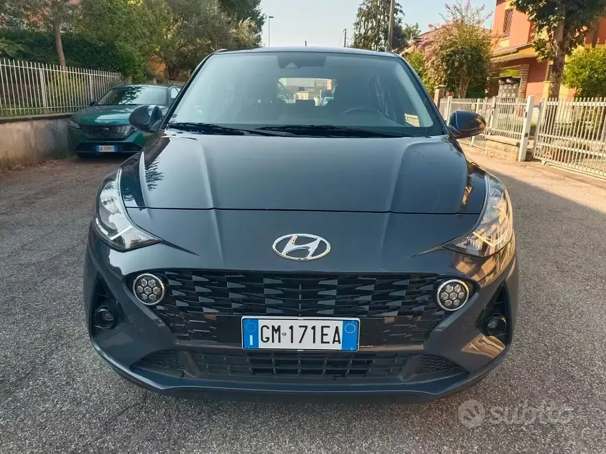 Usata Hyundai i10 Advanced 65 CV (47 kW) 2023 Blu Utilitaria