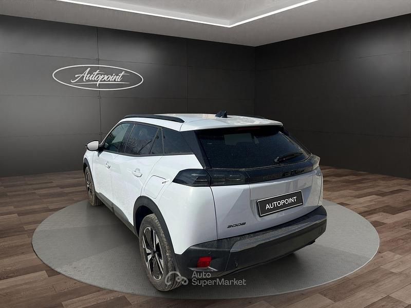 Usata Peugeot 2008 Allure 102 CV (75 kW) 2025 Bianco SUV