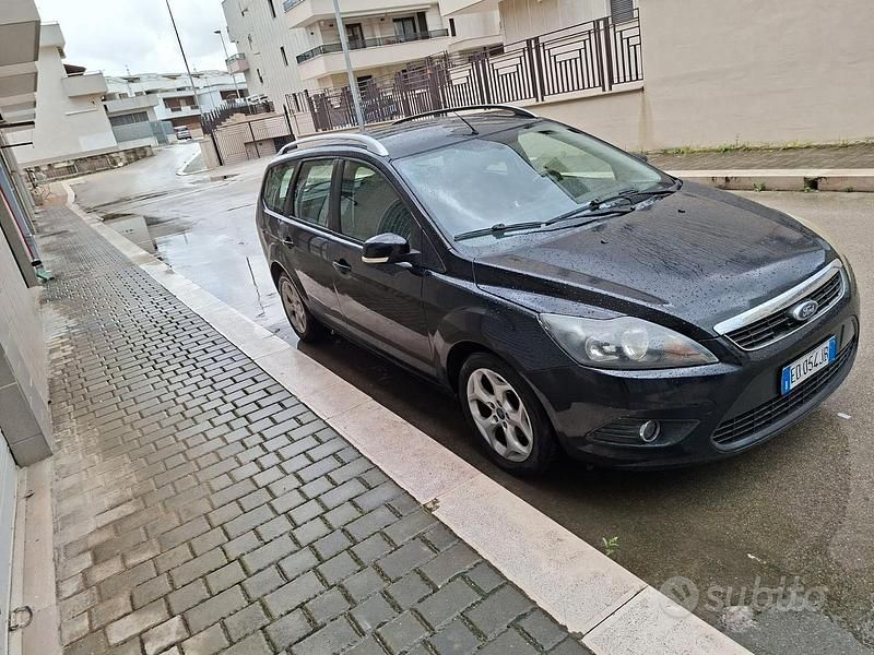 Usata Ford Focus 90 CV (66 kW) 2010 Nero Station wagon