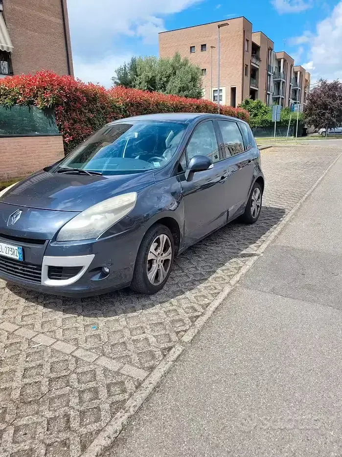 Usata Renault Scénic III 110 CV (80 kW) 2012 Grigio Monovolume
