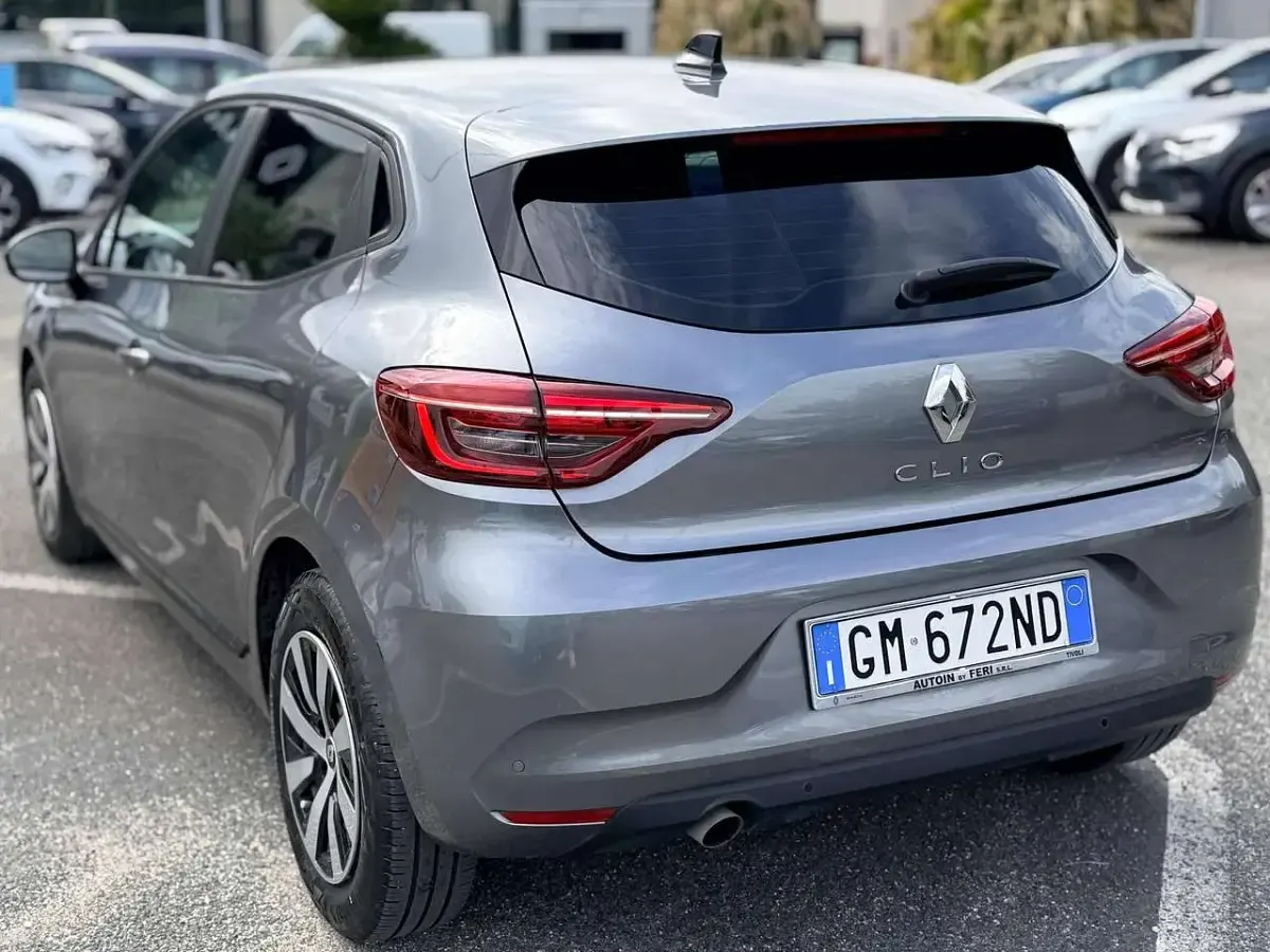 Usata Renault Clio V Zen 101 CV (74 kW) 2023 Grigio Berlina