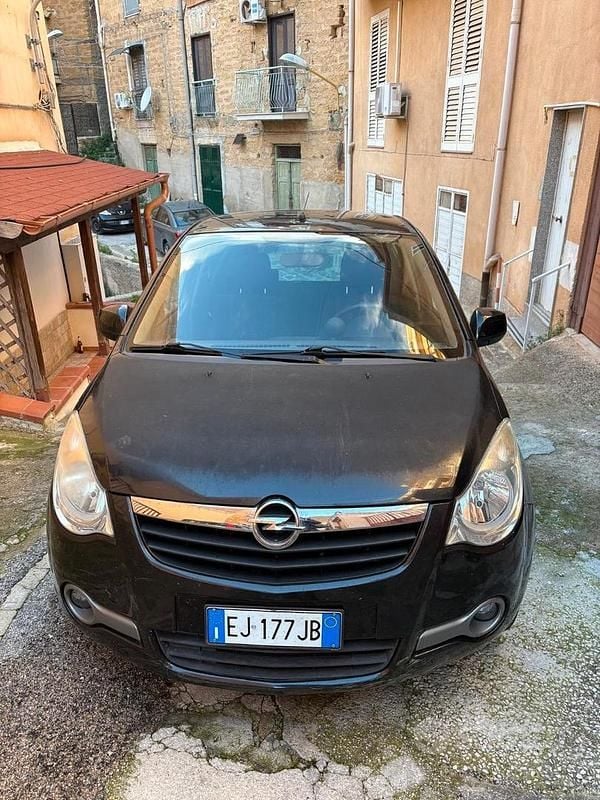 Nero Usata 2011 Opel Agila Due volumi | 3000 € (Ottimo prezzo) - Immagine 1/4