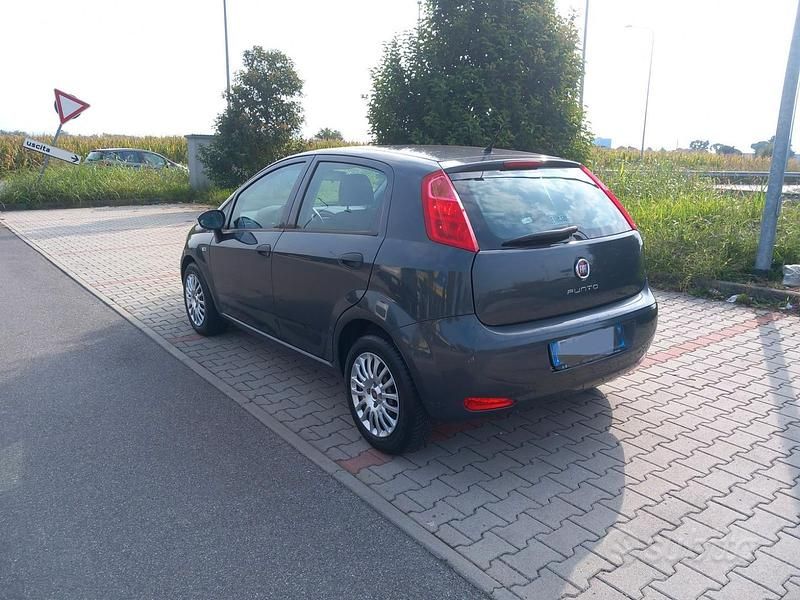 Usata Fiat Grande Punto 90 CV (66 kW) 2017 Grigio Utilitaria