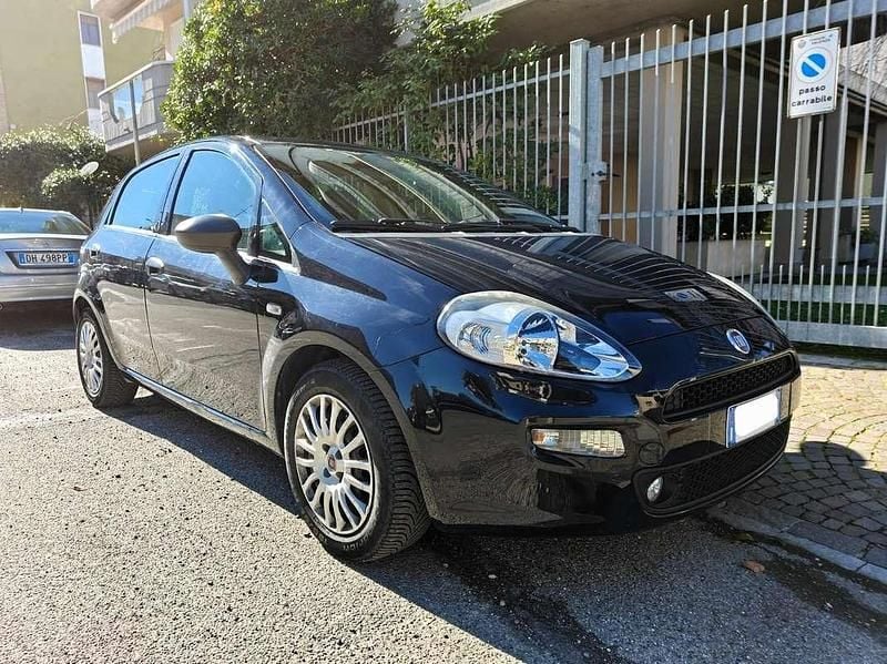 Usata Fiat Punto Lounge 95 CV (69 kW) 2018 Blu/azzurro Utilitaria