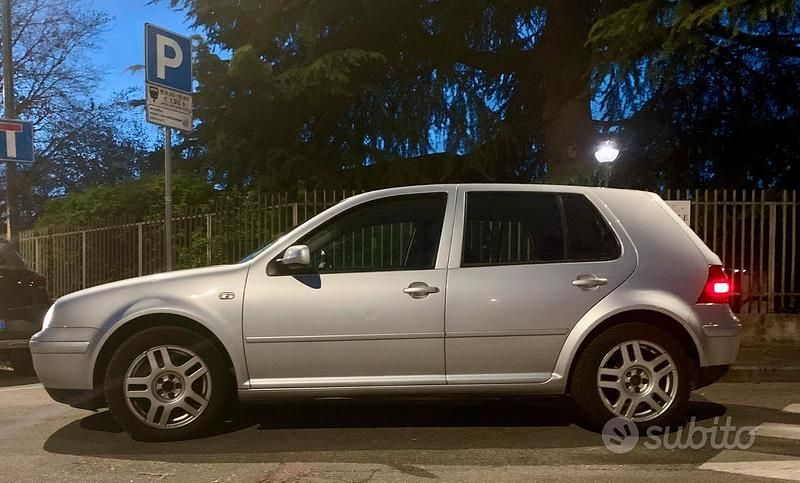 Usata VW Golf IV Highline 105 CV (77 kW) 2003 Berlina