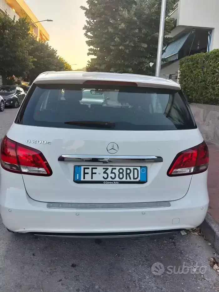 Usata Mercedes B200 156 CV (114 kW) 2016 Bianco Utilitaria