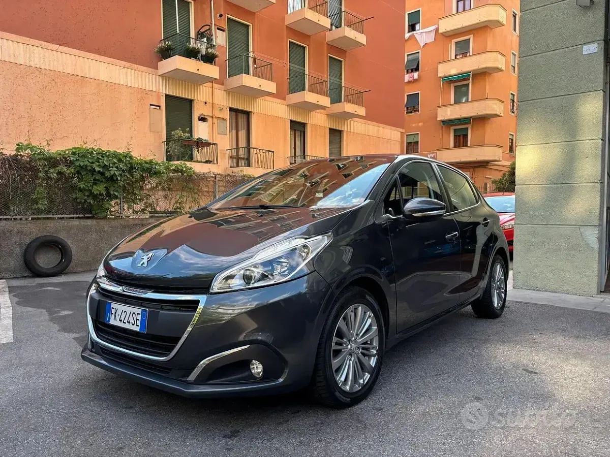 Usata Peugeot 208 Active 75 CV (55 kW) 2017 Gray Utilitaria