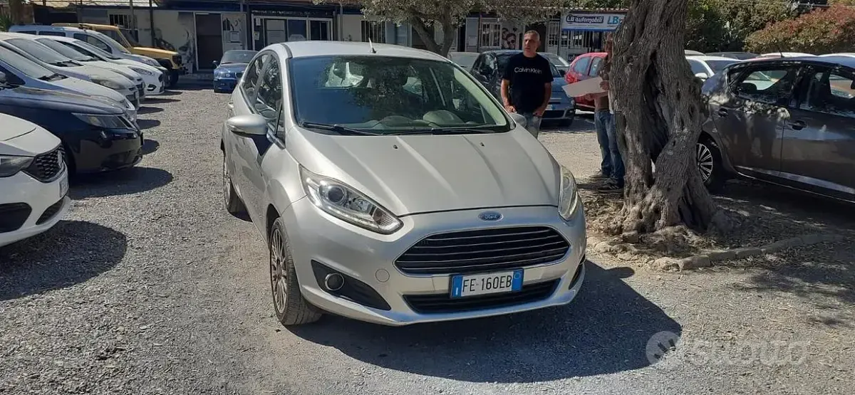 Usata Ford Fiesta Business Edition 75 CV (55 kW) 2016 Grigio Utilitaria